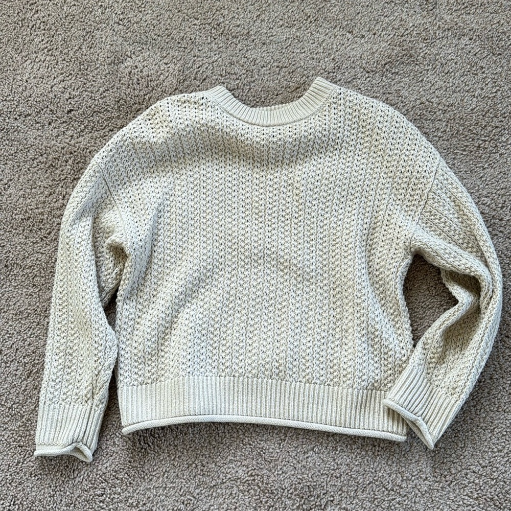 Beige knit sweater, perfect for fall/winter!